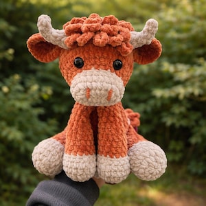 Patrón de vaca de las Tierras Altas a crochet, tutorial en PDF de vaca amigurumi, tutorial para hacer tú mismo un animal de granja de peluche, patrón de juguete de peluche de chenilla suave, descarga fácil para creadores.