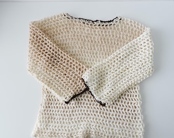 Maglione a maglia filet color avena e panna: maglione all'uncinetto a blocchi di colore con finiture scure e vestibilità comoda.