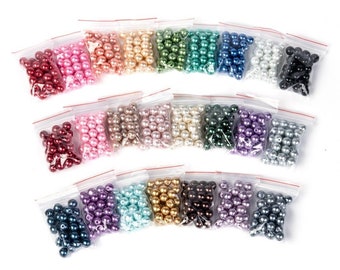 Perle Di Caduta Di Cristallo Sfaccettate E Spiagge Naturali Rotonde Su Fili Sfondo Rosa Pietra Naturale Sui 216872582 - Foto 3