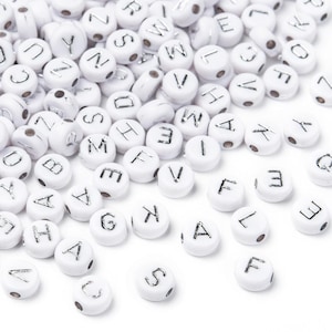 Letra del alfabeto blanca y plateada, letra plateada metalizada, cuentas de letras acrílicas redondas de 7 mm, selección de letras o lote al por mayor, para artesanos