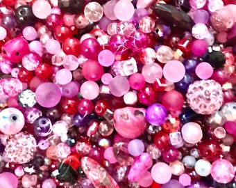 Roze kralensoepmix: diverse glas-, kristal- en edelsteenkralen