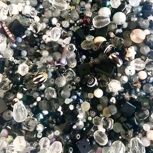 Schwarze Perlensuppe, Perlenmischung, schwarze, klare, neutrale Kristallglas-Massenperlen, gemischte Massenperlen in verschiedenen Größen