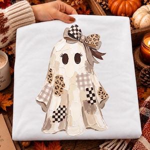 Fantasma coqueto PNG, Fantasma femenino PNG, Fantasma con lazo de leopardo, Fantasma a cuadros, Fantasma de retazos, Halloween preppy, Otoño moderno PNG