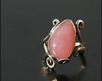 I'm a woman... - Sterling silver ring with peruvian pink opal