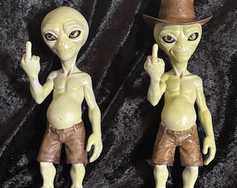 High Quality Funny Alien Middle Finger Statue Humorous Desk Decor Alien & Sci-Fi  3D Model STL File Digital Download