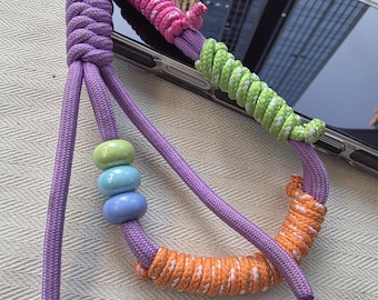 Correa de muñeca de punto colorida para teléfono – Pulsera de festival hecha a mano, adorno para bolso estilo Lollapalooza, lindo regalo para el Día de la Madre