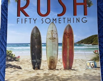 Póster metalizado de la gira Fifty Something de RUSH 2026, Forum de Los Ángeles, 7, 9, 11 y 13 de junio.