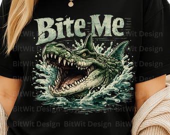 Muérdeme, cocodrilo PNG, diseño divertido de camiseta de caimán, imágenes prediseñadas de caimán agresivo, gráfico de animal enojado, PNG para sublimación