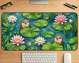 カワウソの蓮池デスクマット、水彩画の睡蓮の葉アート、花柄の自然モチーフのワークスペースカバー
