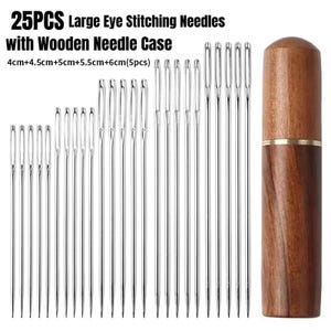 Könnte beinhalten: Ein Set von 25 Nähnadeln mit großem Öhr und einer Nadelbox aus Holz. Die Nadeln sind zwischen 4 cm und 6 cm lang. Die zylindrische Holzbox hat ein messingfarbenes Band. Der Text auf dem Bild lautet "25PCS Large Eye Stitching Needles with Wooden Needle Case".
