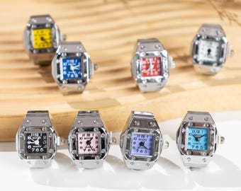 Einzigartige Rivet Ring Uhr Geschenk, Retro Quadrat Finger Uhr, verstellbares elastisches Band, durchdachtes Geschenk für Jugendliche, schrulliger Schmuck, Mini Quarzuhr