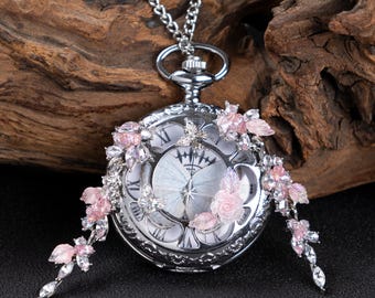 Reloj de bolsillo hecho a mano con forma de mariposa, collar Fairycore de rosa rosa con ala de mariposa real, reloj vintage caprichoso, regalo para amantes de la naturaleza.