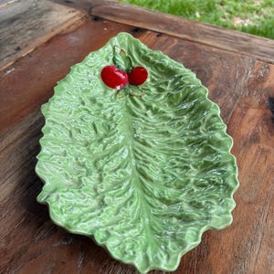 Plato de hojas de lechuga y tomate de Carlton Ware, datado entre 1926 y 1987