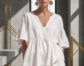 This bohemian-style V-neck top is light, airy, and comfortable to wear, making it perfect for everyday wear and vacations.