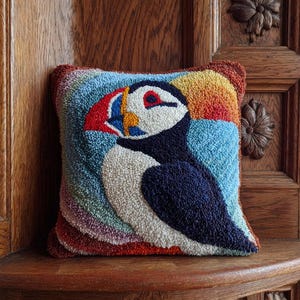 Kit de cojín Puffin para tejer con gancho: Manualidad de costura para principiantes (43 x 43 cm) 17 x 17 pulgadas