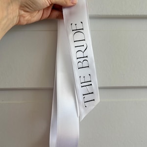 Segnaposto personalizzati con nastro di raso / Decorazioni per la tavola con i nomi degli sposi, eleganti decorazioni per la tavola.