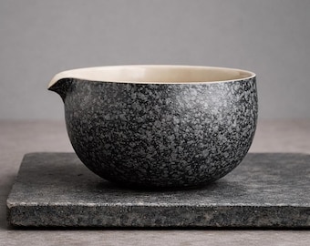 Japansk porslinsmatchaskål med pip, svart chawanskål, teceremoniskål, 560 ml