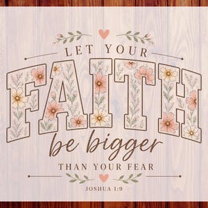 Peut inclure: Une feuille de transfert DTF avec le texte LET YOUR FAITH be bigger THAN YOUR FEAR et JOSHUA 1:9. Le mot FAITH est rempli d'un motif floral de fleurs roses et jaunes avec des feuilles vertes. De petits cœurs et des accents feuillus encadrent le texte.