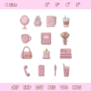Puede incluir: Colección de parches bordados en rosa con varios objetos. Incluye un espejo, frasco de perfume, cuaderno, taza de café, flores, bolso, vela, tableta, teléfono, smartphone, bolígrafo y una bebida con hielo. Tamaños de 5 a 13 cm.