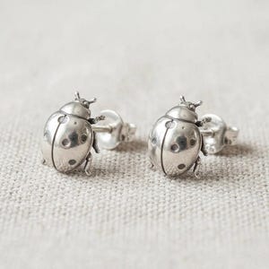 Nyckelpiga Örhängen Silver Art Nouveau Insektstolpe Örhängen