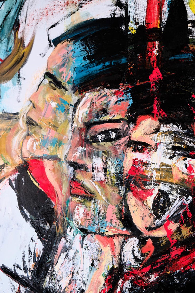 Puede incluir: Pintura al &oacute;leo abstracta que presenta tres rostros de perfil. La obra utiliza una paleta de rojo, negro, blanco y azul, con pinceladas visibles que crean un efecto texturizado. Los rostros est&aacute;n representados con trazos audaces.