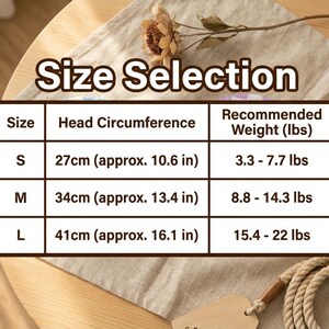 以下が含まれることがあります： 「Size Selection」の文字が上部にあるサイズ選択表。サイズS、M、Lの頭囲をセンチメートル（おおよそのインチ）と推奨体重をポンドで表示。表は明るい色の表面にあります。