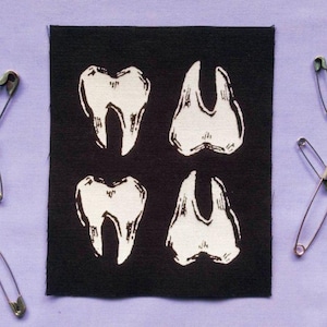 4 Zähne Punk Horror Halloween Aufnäher Set