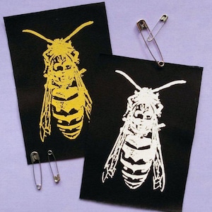 Patchs punk à coudre faits main avec une abeille et une tête de mort
