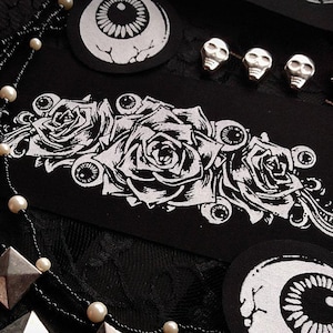 Toppe da cucire horror di Halloween con rose e bulbi oculari