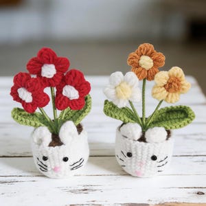 Handmade Crochet Cat Planter mit Blumen | Amigurumi Kitty Blumentopf | Frühling Wohn Dekor | Geschenk für KatzenliebhaberLiebhaber