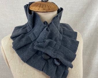 Charcoal pleated fleece scarf with buttons - Ruffled soft neck scarf