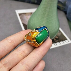 Anillo cuadrado vintage esmaltado, gema de diamantes de imitación bicolor, joyería de fantasía llamativa en oro antiguo
