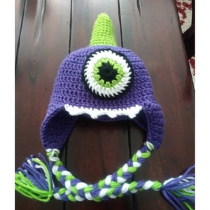 Cappello mangia-persone viola volante con un occhio e un corno, taglia bambino