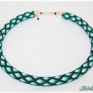 Collier à motif géométrique losanges dégradé sarcelle, collier tendance, collier sombreado, collier ombré, collana ombre