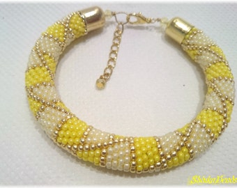 Yellow golden bead bracelet, geometric pattern bracelet, braccialetto colorato, pulsera de colores, bracelet coloré, statement bracelet