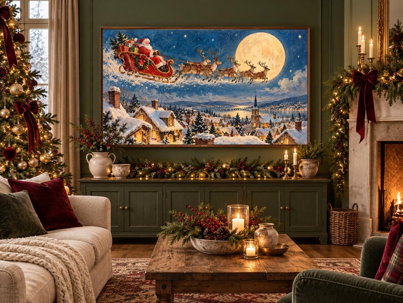 Pu&ograve; includere: Una stampa artistica da parete incorniciata che raffigura Babbo Natale su una slitta trainata da renne che vola attraverso un cielo notturno con una grande luna piena sopra un villaggio innevato, case dettagliate, una chiesa e un fiume.