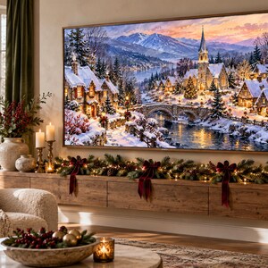Pu&ograve; includere: Un grande schermo televisivo rettangolare mostra un vivace dipinto di paesaggio invernale con un villaggio innevato, un ponte in pietra su un fiume e il campanile di una chiesa contro un cielo al tramonto, montato su una parete.