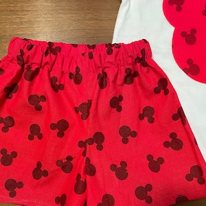 Girls&#39; Mickey Mouse Outfit: Appliqued Shirt & Elastic Shorts