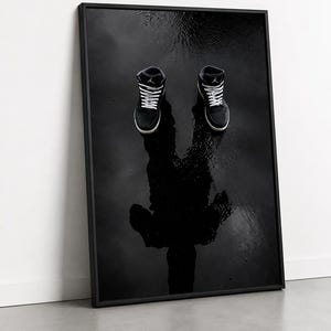 Minimalistisk sneakerreflektion konsttryck, streetwear urban poster (digital nedladdning)