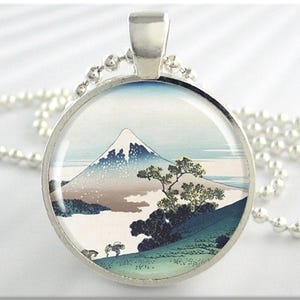 Japanese Art Pendant, Hokusai Art Necklace, Snow Capped Mt Fuji Art, Mountain Pass Hiking Charm, Resin Pendant, Round Silver Pendant 238RS