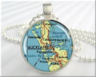 Auckland Map Pendant, Resin Charm, Auckland New Zealand Map Necklace, Picture Jewelry, Round Silver, Map Charm, Travel Gift 296RS