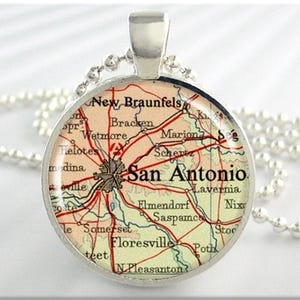 Pendentif carte de San Antonio, breloque en résine, collier carte de San Antonio, Texas, bijoux photo, argent rond, cadeau de moins de 20 ans, breloque de voyage 444RS