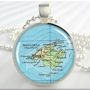 Colgante de mapa de Mallorca, colgante de resina, collar de mapa de isla de vacaciones de Mallorca España, regalo menor de 20 años, joyería con imagen, regalo de viaje 780RS