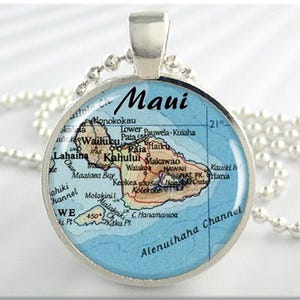 Maui Map Pendant, Resin Charm, Hawaiian Islands, Maui Hawaii Vacation Gift Map Necklace, Picture Jewelry, Gift Under 20, Round Silver 645RS