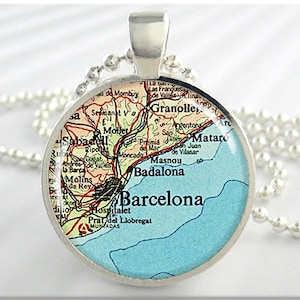Pendentif carte de Barcelone, pendentif en résine, collier carte de Barcelone, Espagne, cadeau de moins de 20 ans, bijoux photo, argent rond, cadeau de voyage 776RS