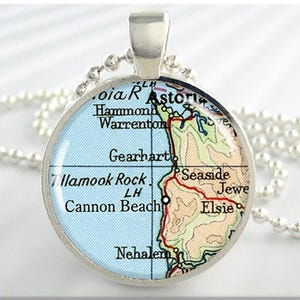 Pendentif carte Cannon Beach, collier carte de la côte de l'Oregon, bijoux photo, argent rond, cadeau de moins de 20 ans, cadeau de vacances 769RS