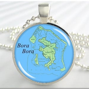Colgante con mapa de Bora Bora, collar con mapa de la isla de Bora Bora, Polinesia Francesa, regalo por menos de 20 dólares, joyería con imagen, plata redonda 647RS