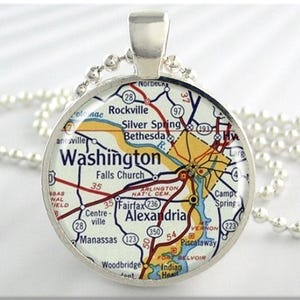 Pendentif carte de Washington DC, pendentif en résine, collier carte du district de Columbia, argent rond, cadeau de moins de 20 ans, cadeau de voyage 638RS