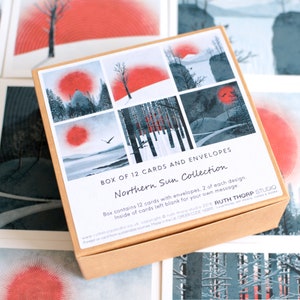 Box mit 12 kleinen Grußkarten - Kollektion Nordsonne - Winterlandschaftsnotizkarten, blau und rot, Sonne