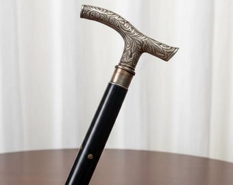 Bastone da passeggio vintage con impugnatura a T incisa, oggetto da collezione per gentiluomini